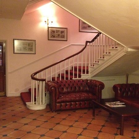 The Royal Victoria & Bull Hotel ローチェスター エクステリア 写真