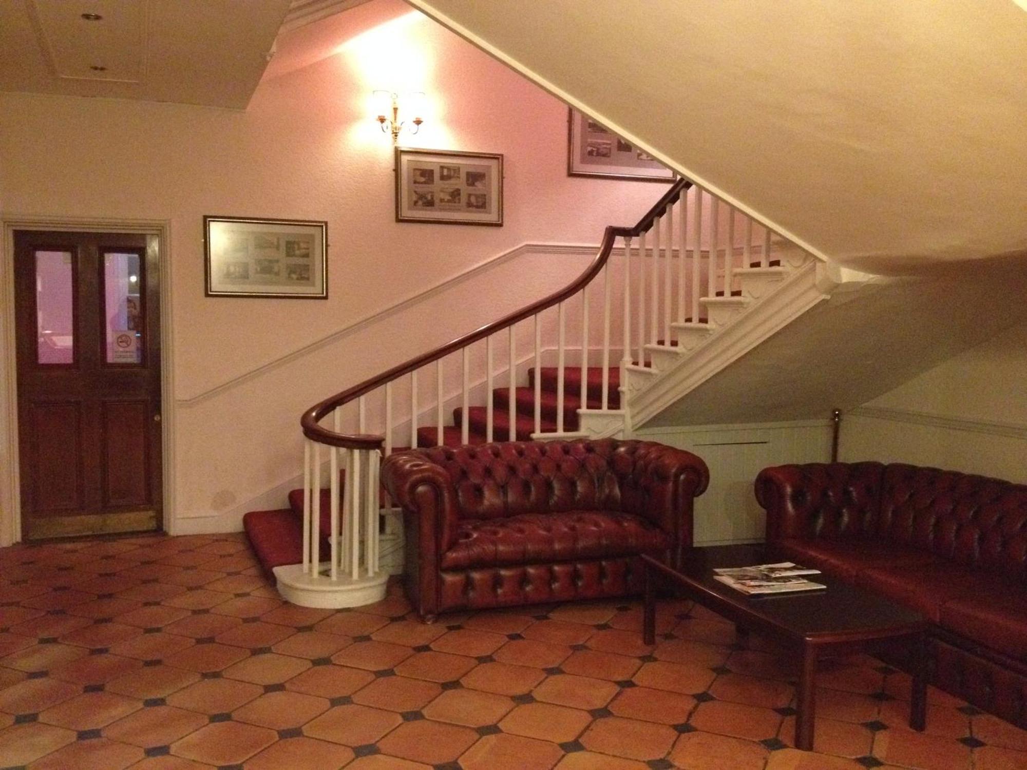 The Royal Victoria & Bull Hotel ローチェスター エクステリア 写真