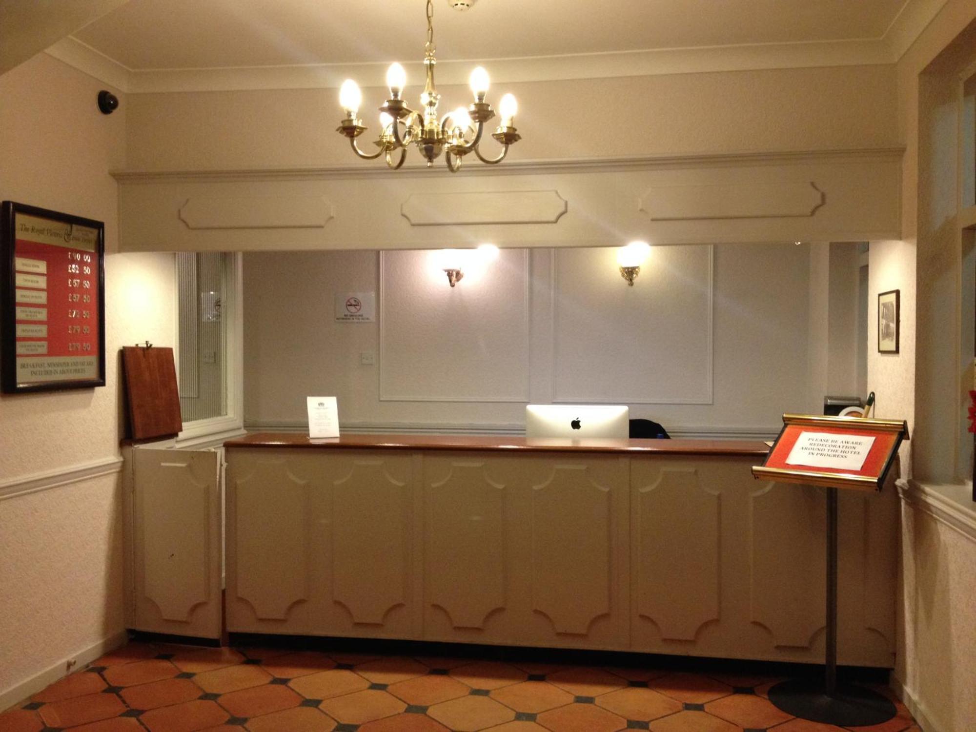 The Royal Victoria & Bull Hotel ローチェスター エクステリア 写真